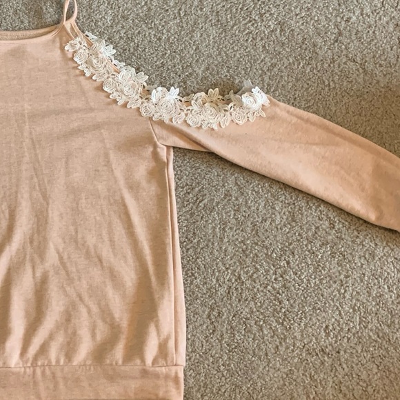 REHAB Off the shoulder crew neck. - Picture 1 of 4